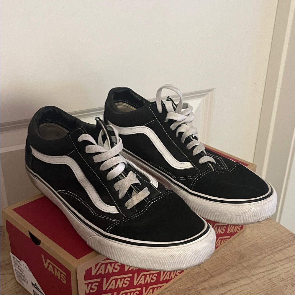 Vans Men's Classic Black and White Sneakers